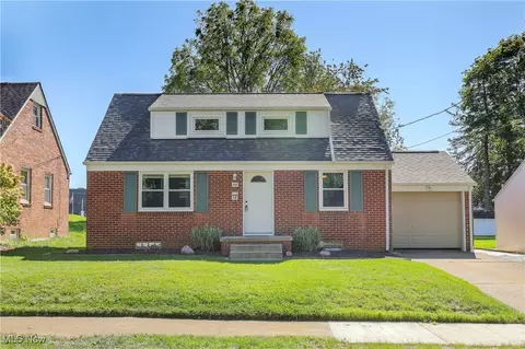 318 Viking St NW, North Canton, OH 44720