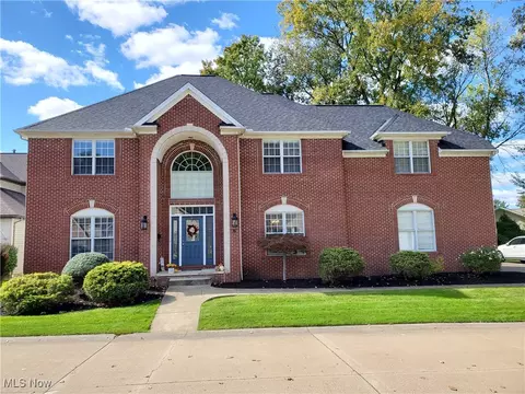 9 Erin Ct, Rocky River, OH 44116