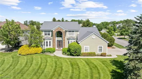 35 W Orange Hill Cir, Chagrin Falls, OH 44022