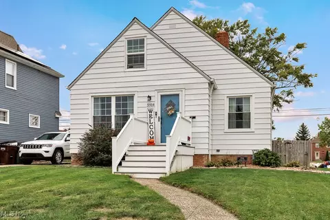 5914 Pelham Dr, Parma, OH 44129