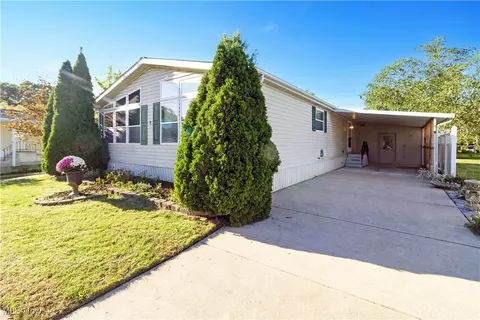 8 Fiddlesticks, Olmsted Twp, OH 44138