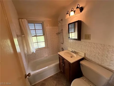 Bath - 1497 E 256th St, Euclid, OH 44132 photo 1 of 1