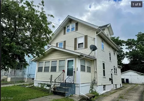 704 Roselawn Ave, Akron, OH 44306