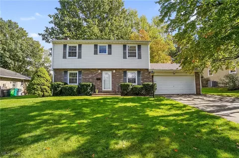 3865 Kenwood Dr, Stow, OH 44224