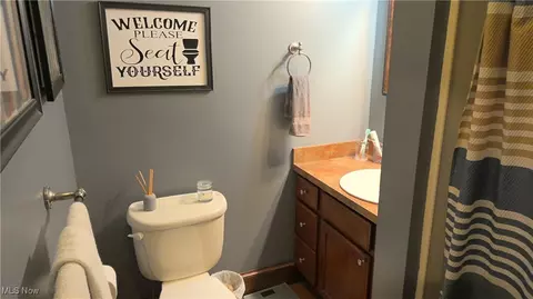 Bath - 909 Gulf Rd, Elyria, OH 44035 photo 2 of 2