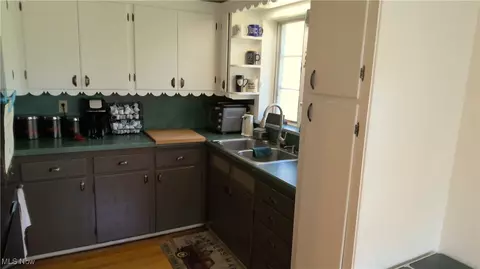 Kitchen - 909 Gulf Rd, Elyria, OH 44035 photo 1 of 3