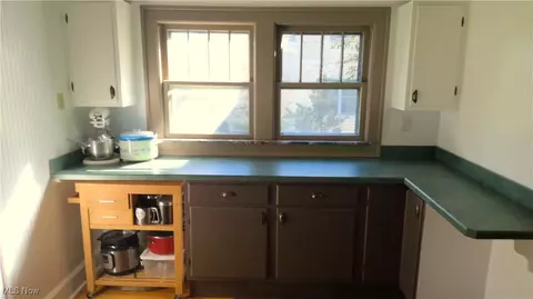 Kitchen - 909 Gulf Rd, Elyria, OH 44035 photo 3 of 3