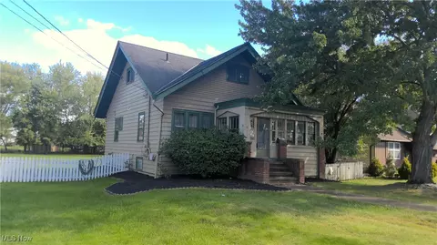 909 Gulf Rd, Elyria, OH 44035