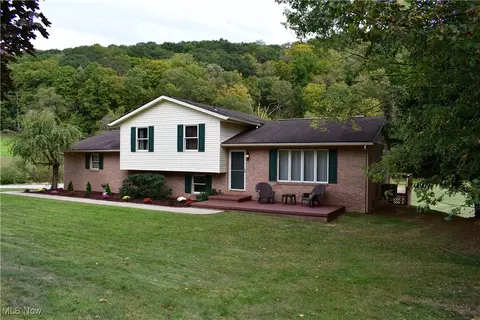 1222 Shepherds Valley Rd, Chester, WV 26034