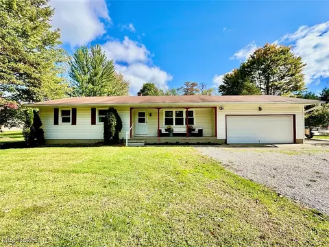 1040 Harpersfield Rd, Geneva, OH 44041