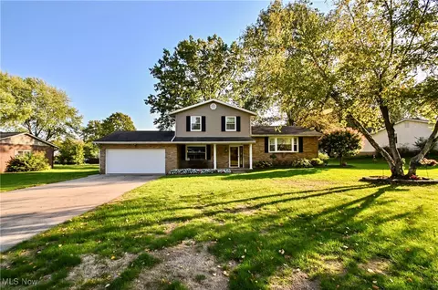 3744 Mulberry St NW, Uniontown, OH 44685