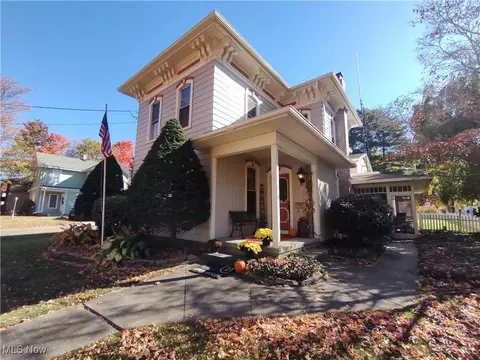 353 High St, Doylestown, OH 44230
