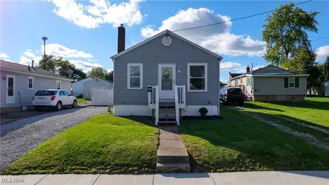 606 High Grove Blvd, Akron, OH 44312