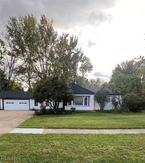 38358 Parkway Blvd, Willoughby, OH 44094