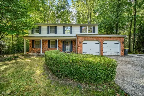10392 Squires Ct, Concord, OH 44077