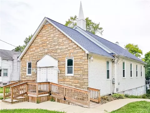 3281 State St NW, Uniontown, OH 44685