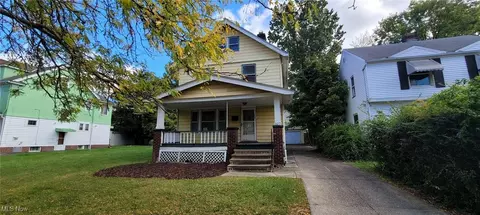 927 Yellowstone Rd, Cleveland Heights, OH 44121