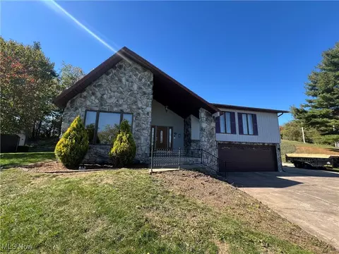 3 Crestview Mnr, Newcomerstown, OH 43832