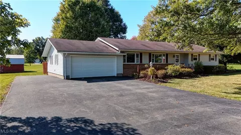 735 E Park Ave, Columbiana, OH 44408