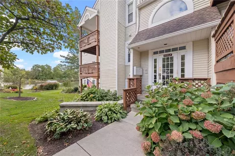 1328 Cedarwood Dr #A2, Westlake, OH 44145