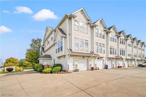 30056 Euclid Apt 1 Ave, Wickliffe, OH 44092