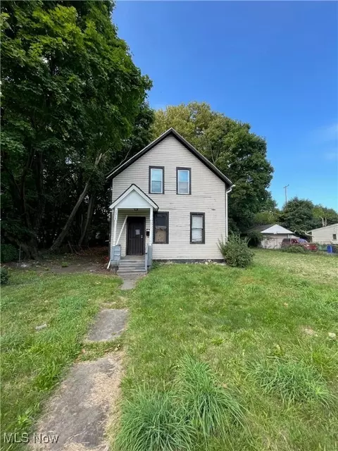 2314 E 101st St, Cleveland, OH 44106