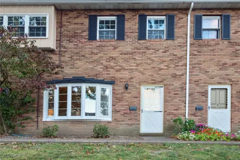 8276 Deepwood Blvd #6, Mentor, OH 44060