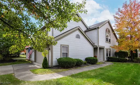 403 Windjammer Dr, Columbiana, OH 44408
