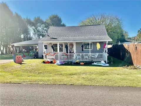 15 Stanley St, Newport, OH 45768
