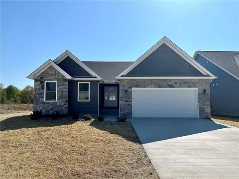 265 Potters Cir, Girard, OH 44420