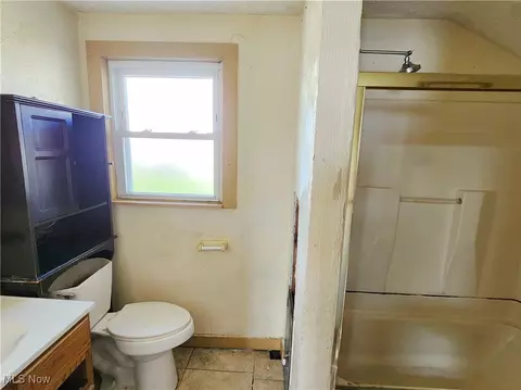 Bath - 97 Spring St, Struthers, OH 44471 photo 1 of 1