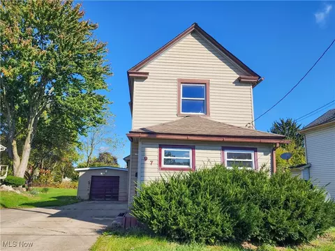 97 Spring St, Struthers, OH 44471