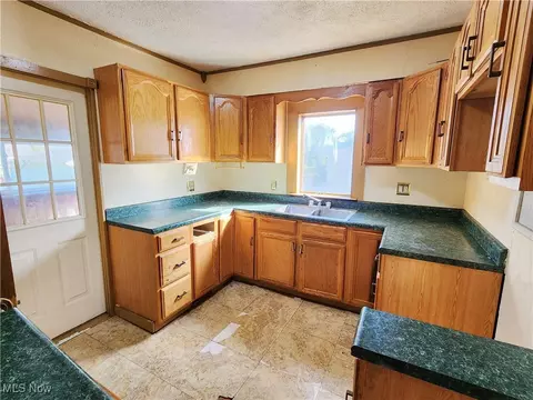 Kitchen - 97 Spring St, Struthers, OH 44471 photo 1 of 1