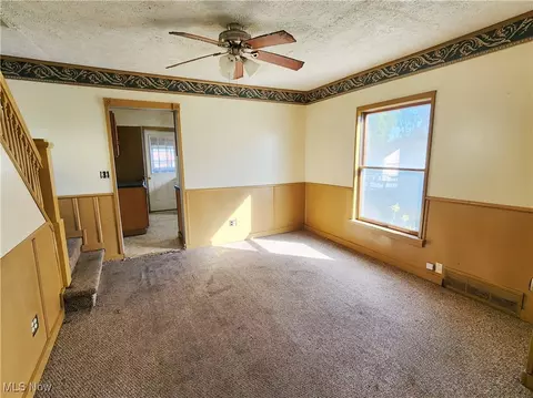 Living - 97 Spring St, Struthers, OH 44471 photo 2 of 3