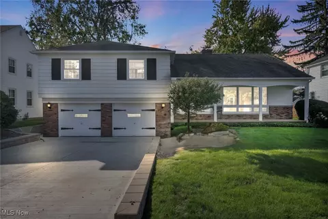 20049 Mercedes Ave, Rocky River, OH 44116