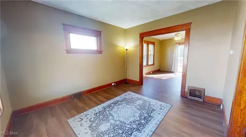 302 Maplewood Ave, Struthers, OH 44471 photo 4