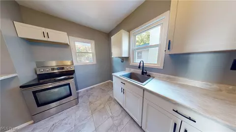 302 Maplewood Ave, Struthers, OH 44471 photo 8