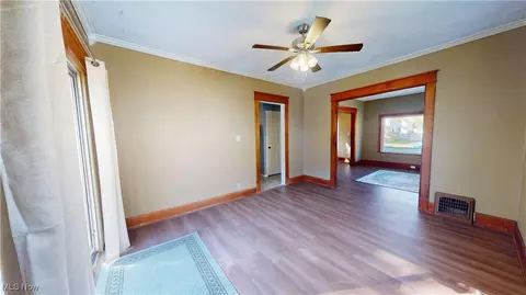 302 Maplewood Ave, Struthers, OH 44471 photo 6