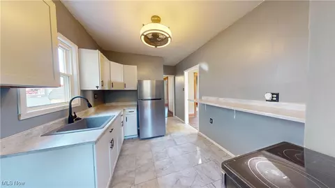 302 Maplewood Ave, Struthers, OH 44471 photo 7
