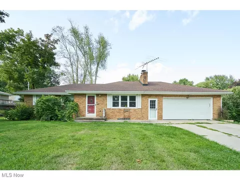 927 Nola Ave, Barberton, OH 44203