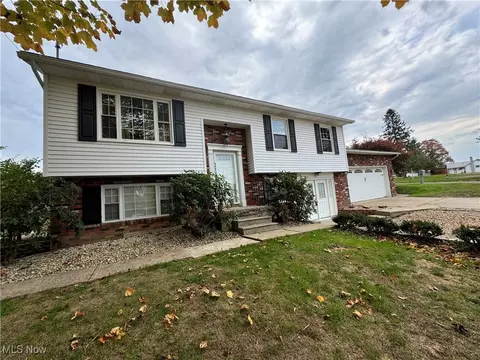 48670 Center St, Saint Clairsville, OH 43950
