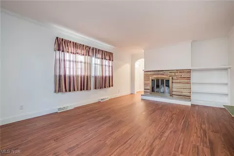 Living - 6342 Melody Rd NE, Canton, OH 44721 photo 3 of 5