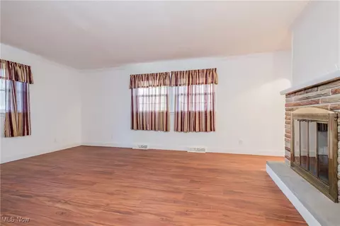 Living - 6342 Melody Rd NE, Canton, OH 44721 photo 4 of 5
