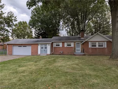 6342 Melody Rd NE, Canton, OH 44721