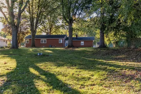 Exterior - 6342 Melody Rd NE, Canton, OH 44721 photo 5 of 6