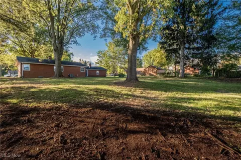 Exterior - 6342 Melody Rd NE, Canton, OH 44721 photo 4 of 6