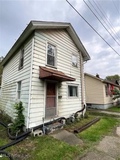 30 W Water St, Lowellville, OH 44436
