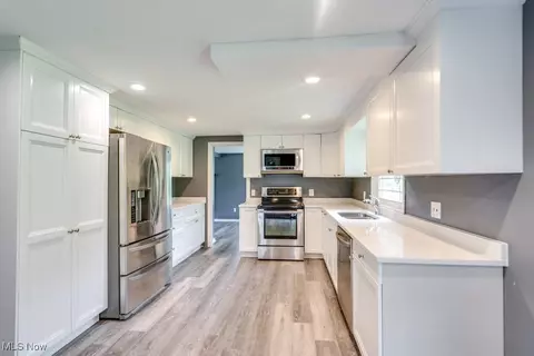 2023 State St NE, Canton, OH 44721 photo 6
