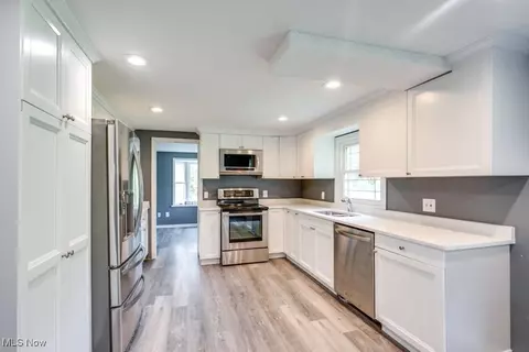 2023 State St NE, Canton, OH 44721 photo 4