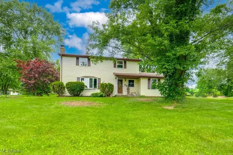 2023 State St NE, Canton, OH 44721